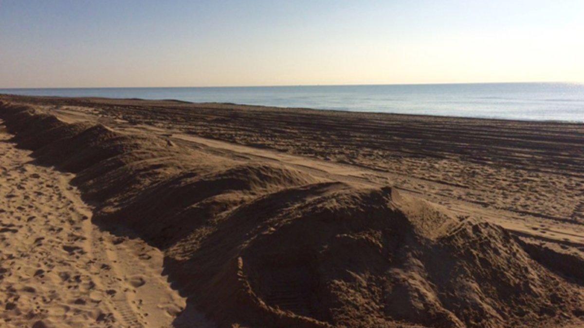 El temporal de Semana Santa hizo estragos en la playa de Gavà El temporal de Semana Santa hizo estragos en la playa de Gavà