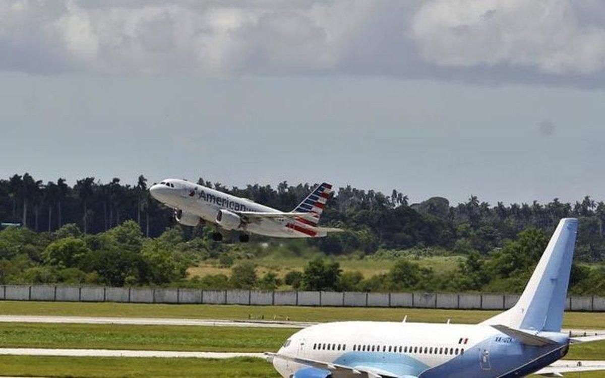 Un avión de la aerolínea American Airlines en Cuba. Un avión de la aerolínea American Airlines en Cuba.