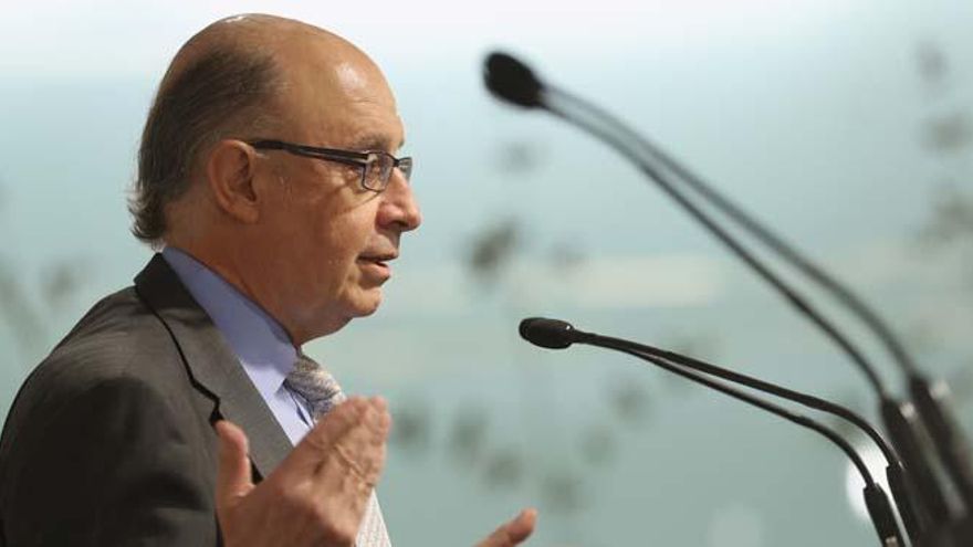 Montoro prevé una rebaja del IRPF al final de la legislatura