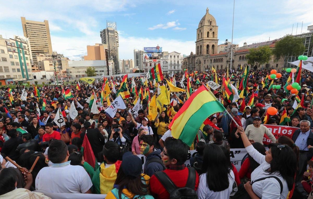 Ciudadanos y partidos de la oposicion protestan contra la reeleccion del presidente de Bolivia, Evo Morales. Ciudadanos y partidos de la oposicion protestan contra la reeleccion del presidente de Bolivia, Evo Morales.