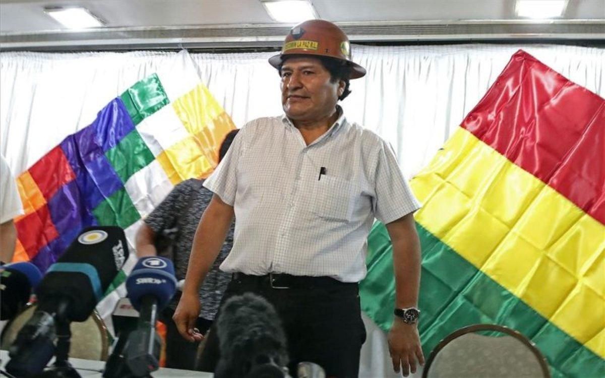 Evo Morales en conferencia de prensa en Argentina. Evo Morales en conferencia de prensa en Argentina.