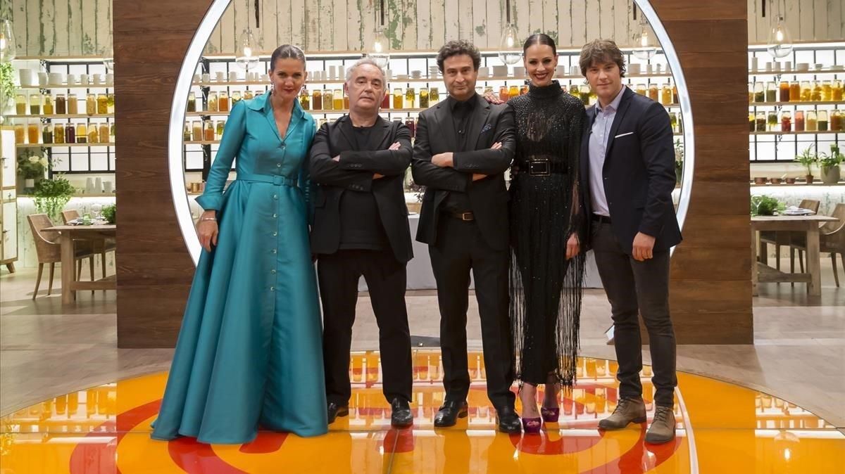 Jurado e invitado. Samantha Vallejo-Nágera, Ferràn Adrià, Pepe Rodríguez, Eva González y Jordi Cruz. Jurado e invitado. Samantha Vallejo-Nágera, Ferràn Adrià, Pepe Rodríguez, Eva González y Jordi Cruz.