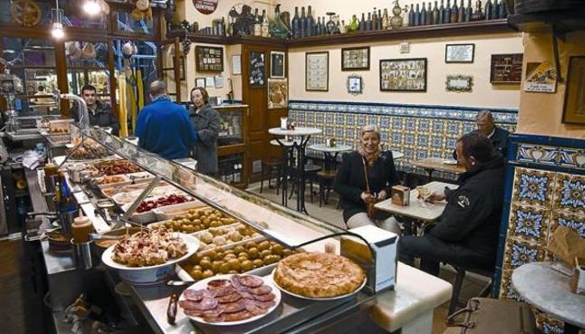 Interior del Xampanyet, bar de visita obligada en el Born, esta semana. Interior del Xampanyet, bar de visita obligada en el Born, esta semana.