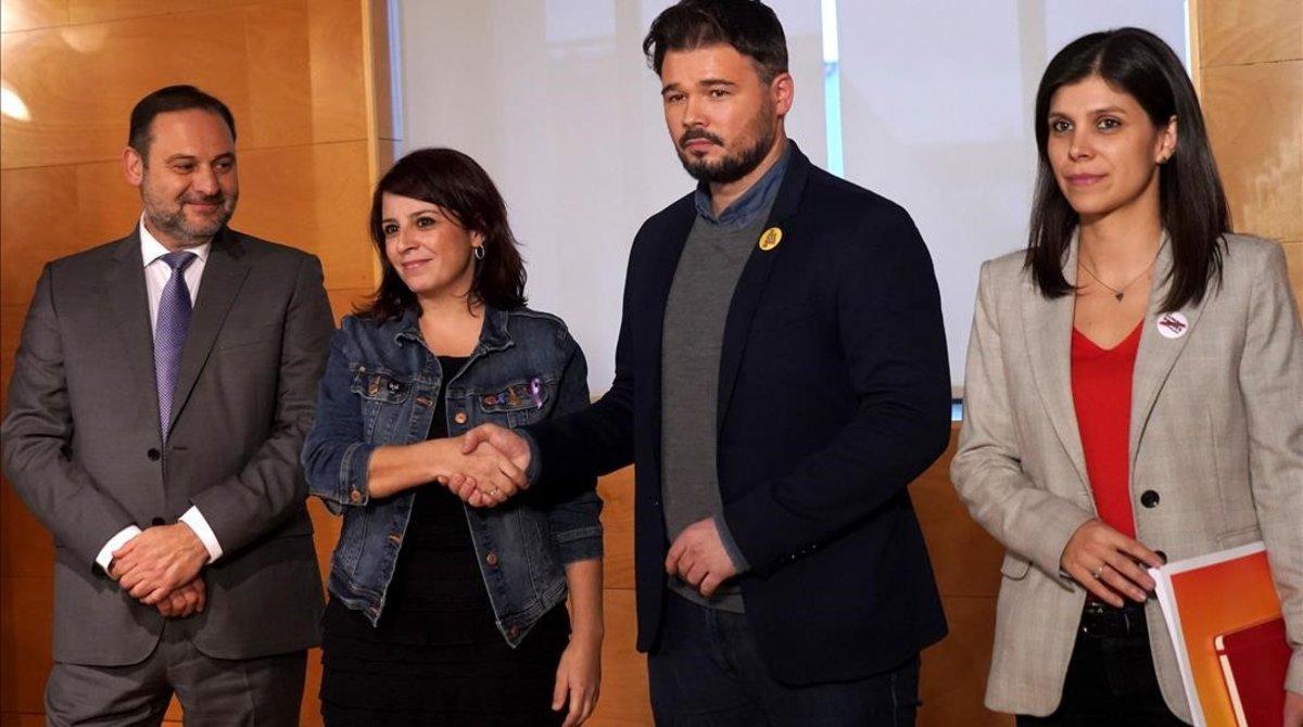 Reunión entre los equipos negociadores del PSOE y ERC en el Congreso de los Diputados, el pasado 28 de noviembre. 
