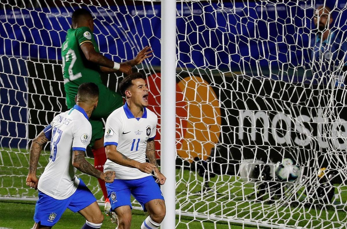 Con un doblete de Philippe Coutinho, Brasil goleó a una débil Bolivia.