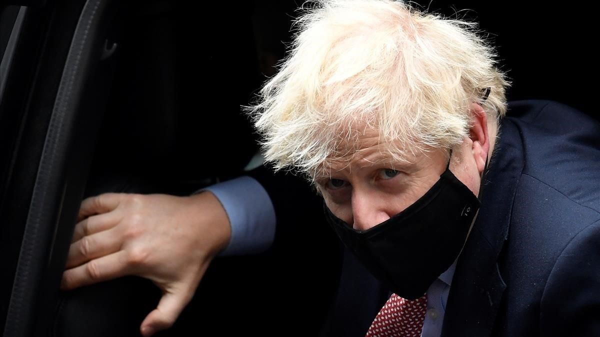 Johnson llega a Downing Street tras intervenir de forma vitual en el congreso anual del Partido Conservador británico. Johnson llega a Downing Street tras intervenir de forma vitual en el congreso anual del Partido Conservador británico.