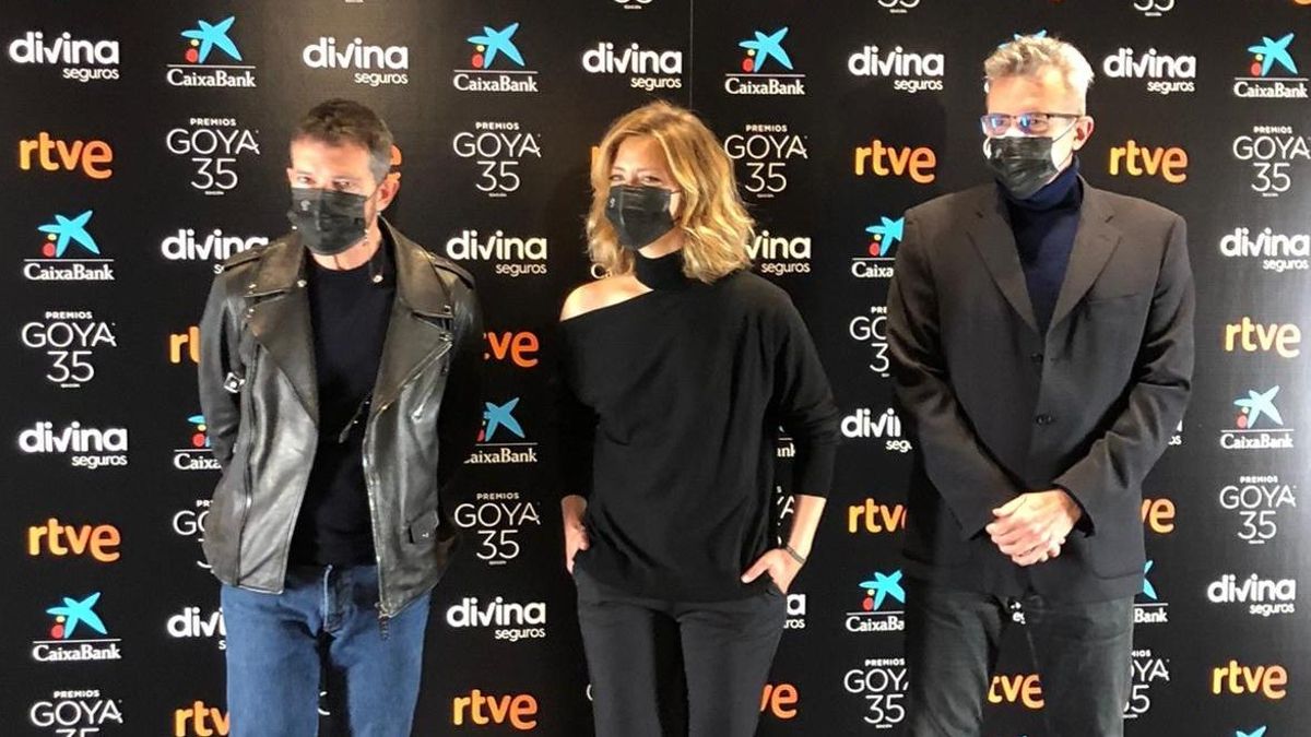 María Casado y Antonio Banderas, los presentadores de esta edición, junto al y presidente de la Academia, Mariano Barroso María Casado y Antonio Banderas, los presentadores de esta edición, junto al y presidente de la Academia, Mariano Barroso
