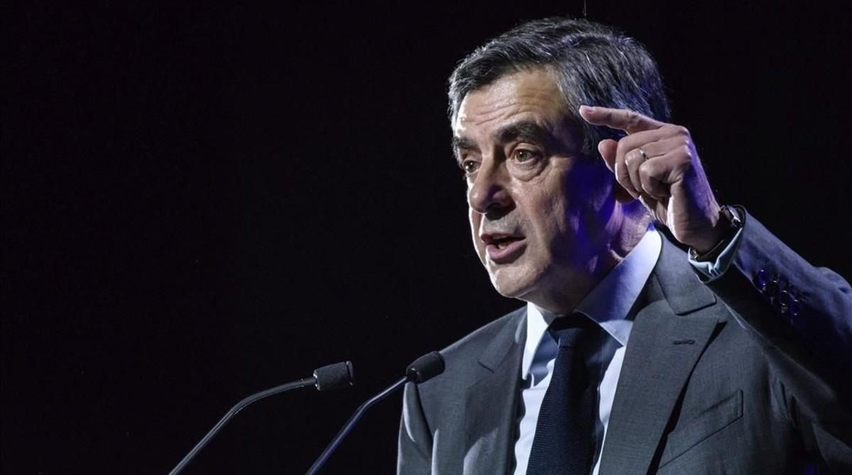 Fillon se dirige a la audiencia durante un acto electoral celebrado en Caen, este jueves. Fillon se dirige a la audiencia durante un acto electoral celebrado en Caen, este jueves.