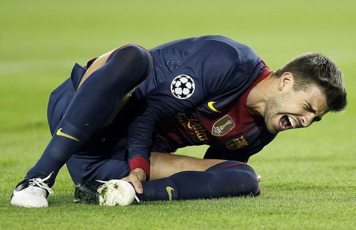 Gerard Piqué se lamenta tras lesionarse el pasado 19 de septiembre. Gerard Piqué se lamenta tras lesionarse el pasado 19 de septiembre.