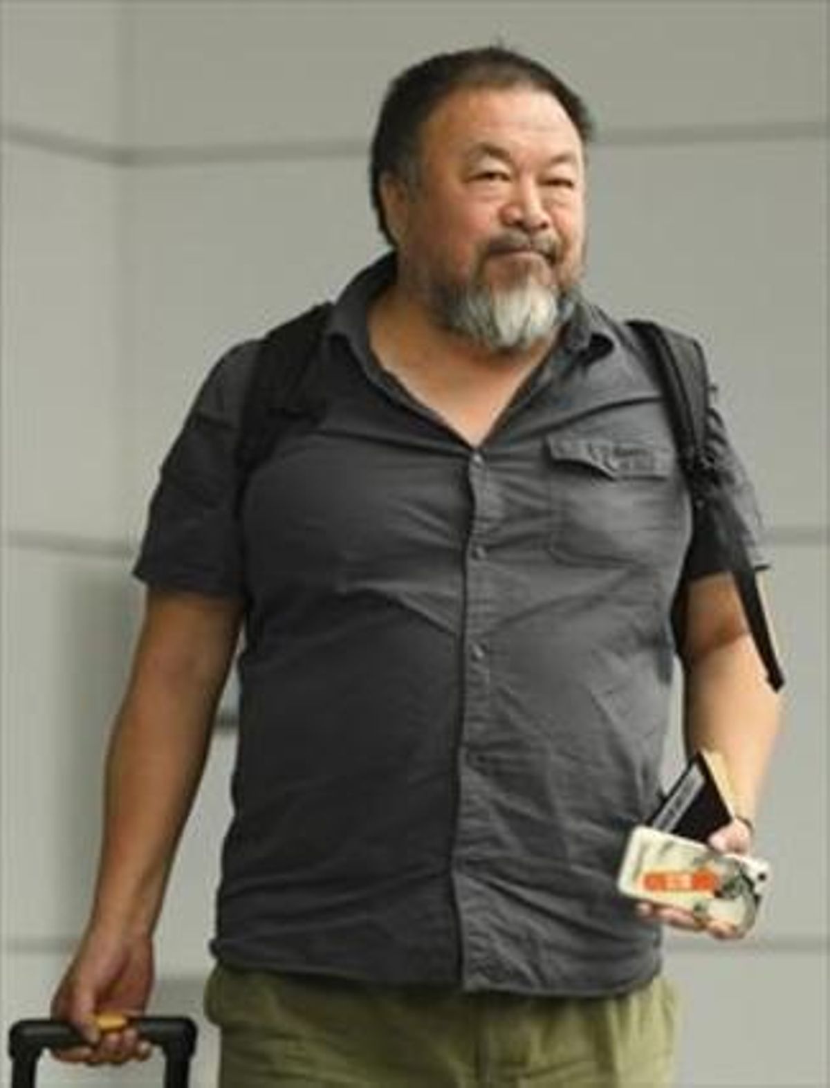Ai Weiwei, el pasado julio, cuando China le devolvió el pasaporte. Ai Weiwei, el pasado julio, cuando China le devolvió el pasaporte.