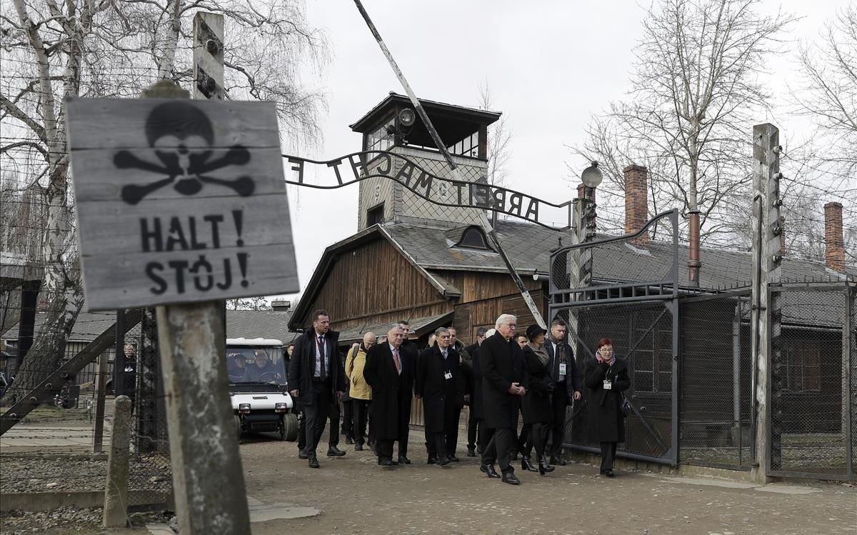 Frank-Walter Steinmeier, presidente de Alemania, en la entradade Auschwitz. Frank-Walter Steinmeier, presidente de Alemania, en la entradade Auschwitz.