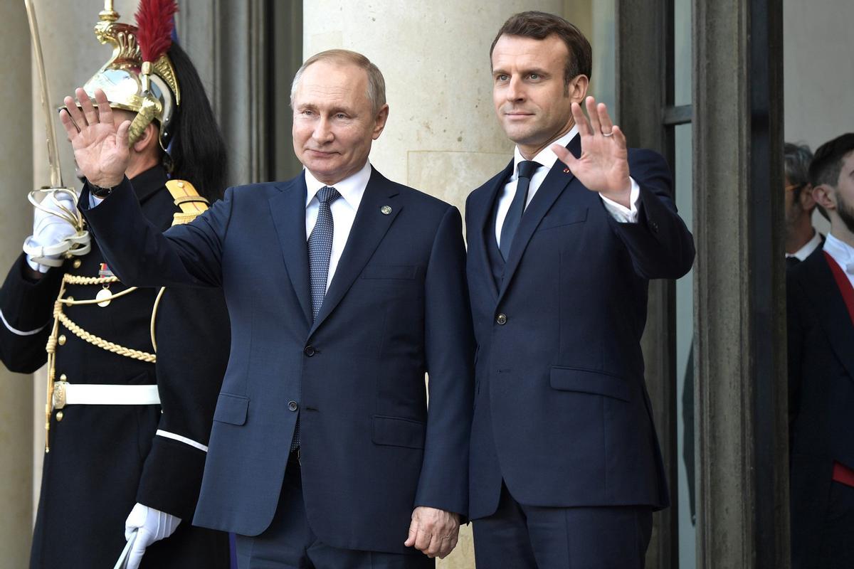El presidente ruso, Vladimir Putin y su homólogo francés, Emmanuel Macron. 
