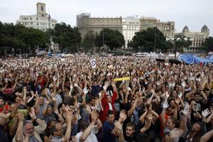 Los ’indignados’ del 15-M en la Plaza de Catalunya de Barcelona en el 2011.