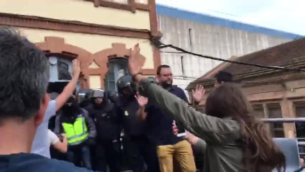 Incidentes con la policia en el IES de Can Vilumara en L’Hospitalet