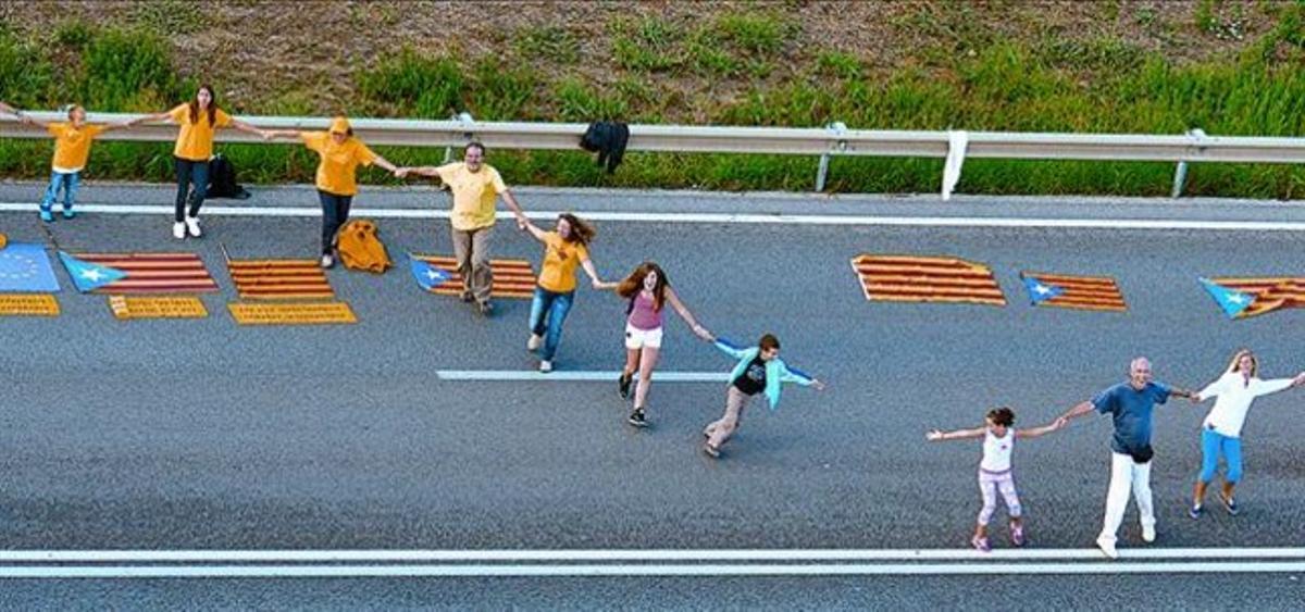La Via Catalana, a su paso por la localidad de Santa Susanna, en el Maresme. La Via Catalana, a su paso por la localidad de Santa Susanna, en el Maresme.