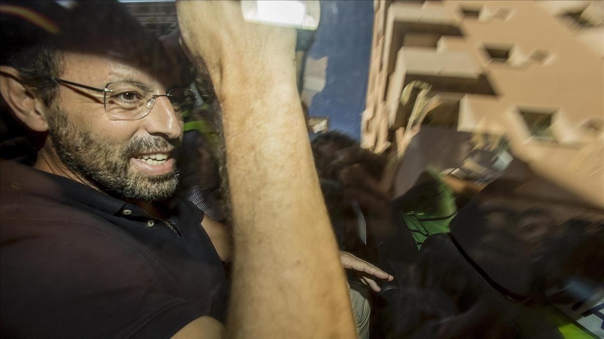 Sandro Rosell, tras ser detenido, el 23 de mayo del 2017. Sandro Rosell, tras ser detenido, el 23 de mayo del 2017.
