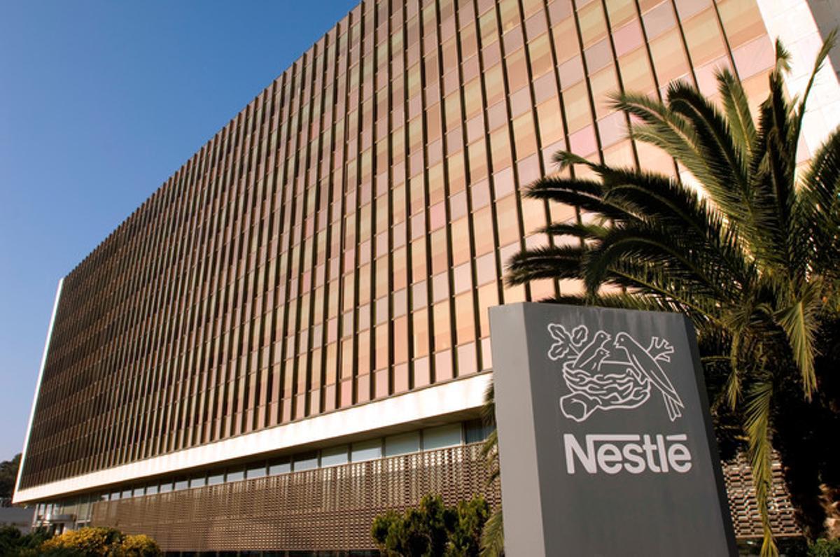 Fachada del Edificio I de la Central de Nestlé España en Esplugues de Llobregat.