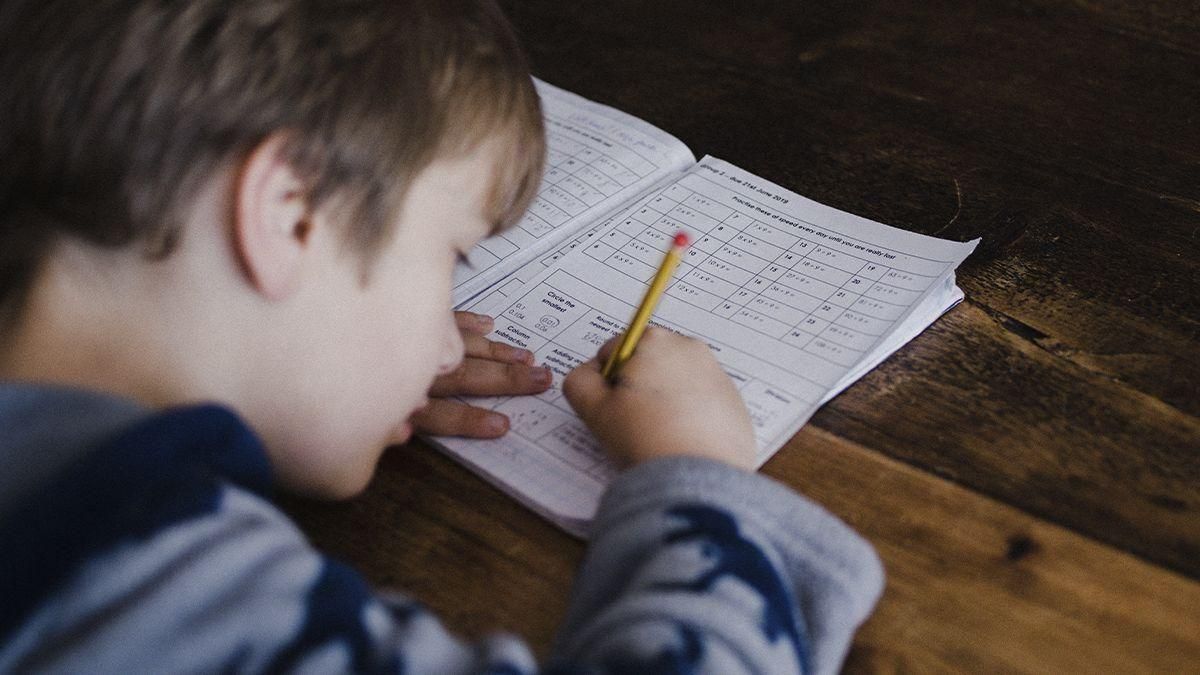 ¿Tu hijo tiene dislexia? 10 claves para comprenderle y educarle ¿Tu hijo tiene dislexia? 10 claves para comprenderle y educarle