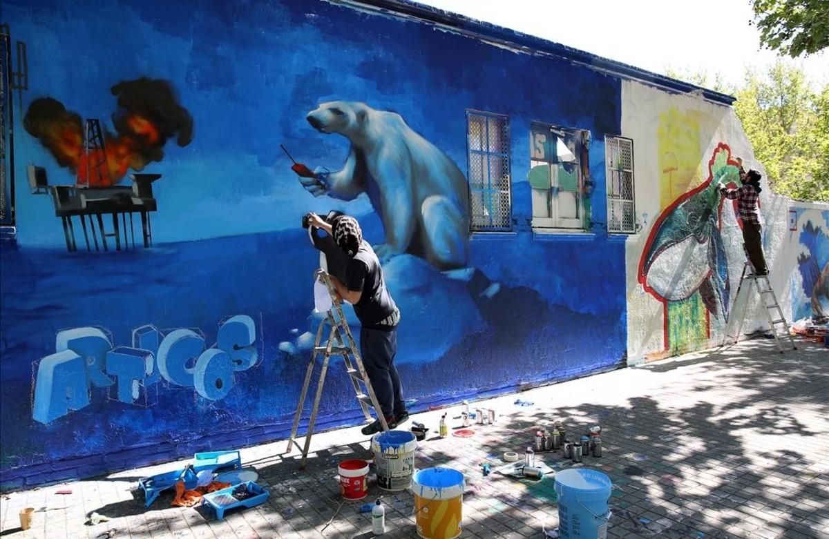 Arte y conciencia ecológica se alían en un mural de grafitos Arte y conciencia ecológica se alían en un mural de grafitos