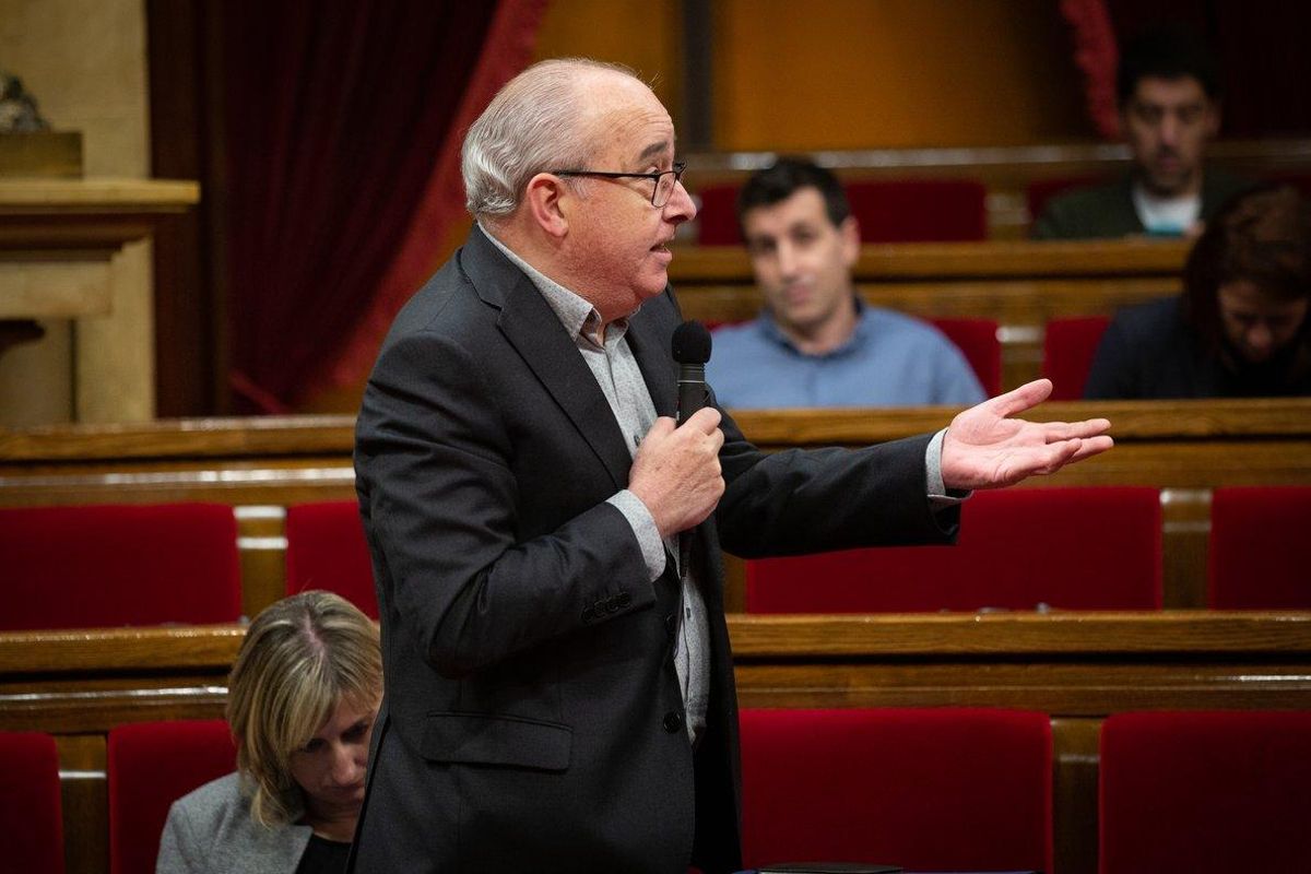 12/02/2020 El conseller de Educación de la Generalitat, Josep Bargalló, interviene desde su escaño, durante una sesión plenaria en el Parlament de Cataluña, en Barcelona (Catalunya, España), a 12 de febrero de 2020. 12/02/2020 El conseller de Educación de la Generalitat, Josep Bargalló, interviene desde su escaño, durante una sesión plenaria en el Parlament de Cataluña, en Barcelona (Catalunya, España), a 12 de febrero de 2020.