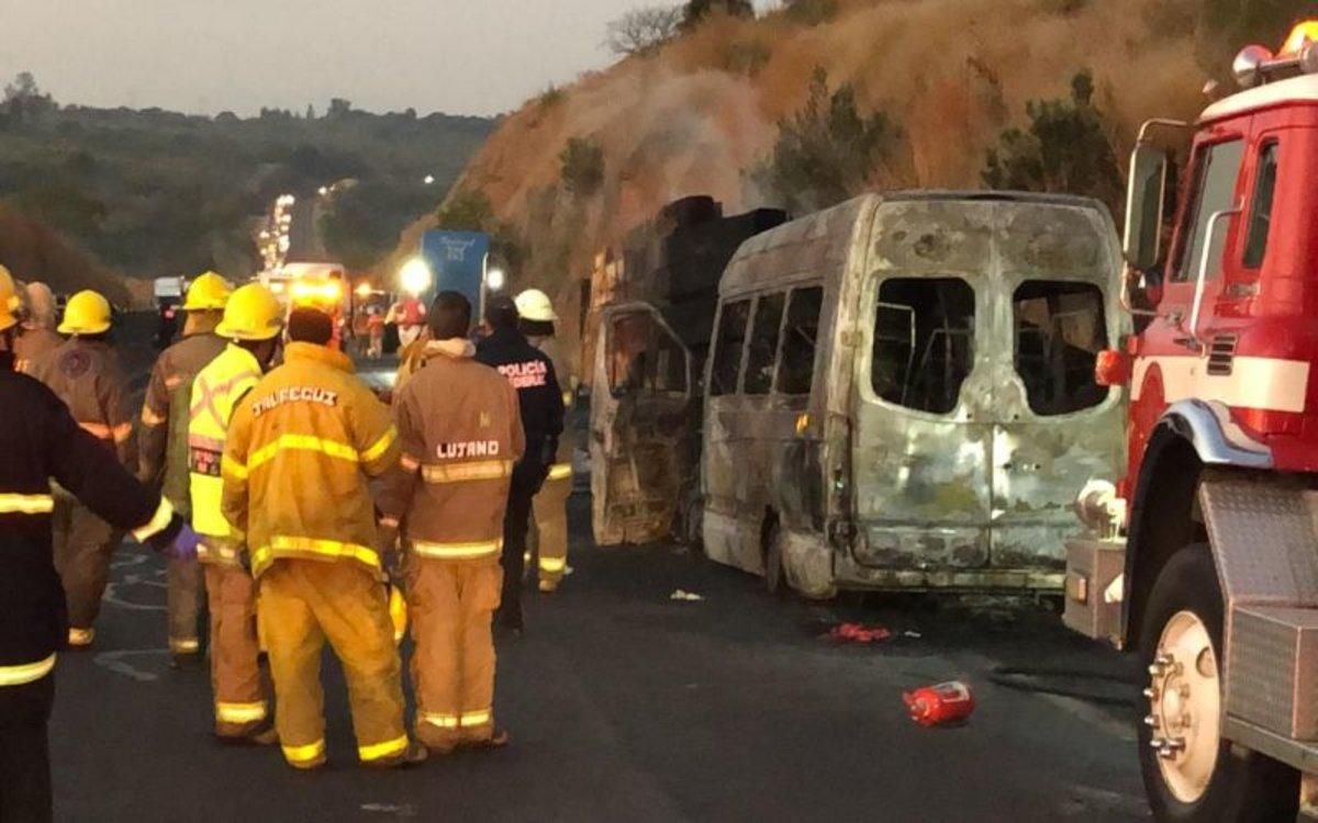 Accidebte de tránsito enuna carretera del estado de Jalisco, México. Accidebte de tránsito enuna carretera del estado de Jalisco, México.