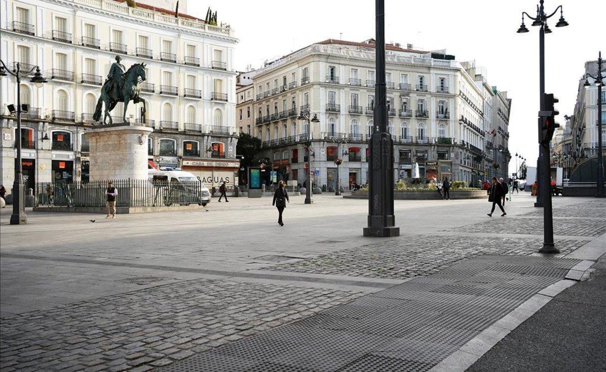 La Puerta del Sol de Madrid, desierta.