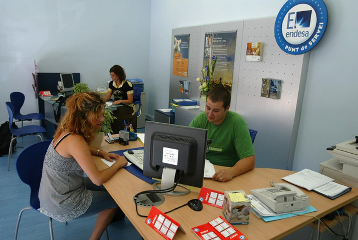 Una oficina de atención al cliente de FECSA-Endesa, en Barcelona. Una oficina de atención al cliente de FECSA-Endesa, en Barcelona.