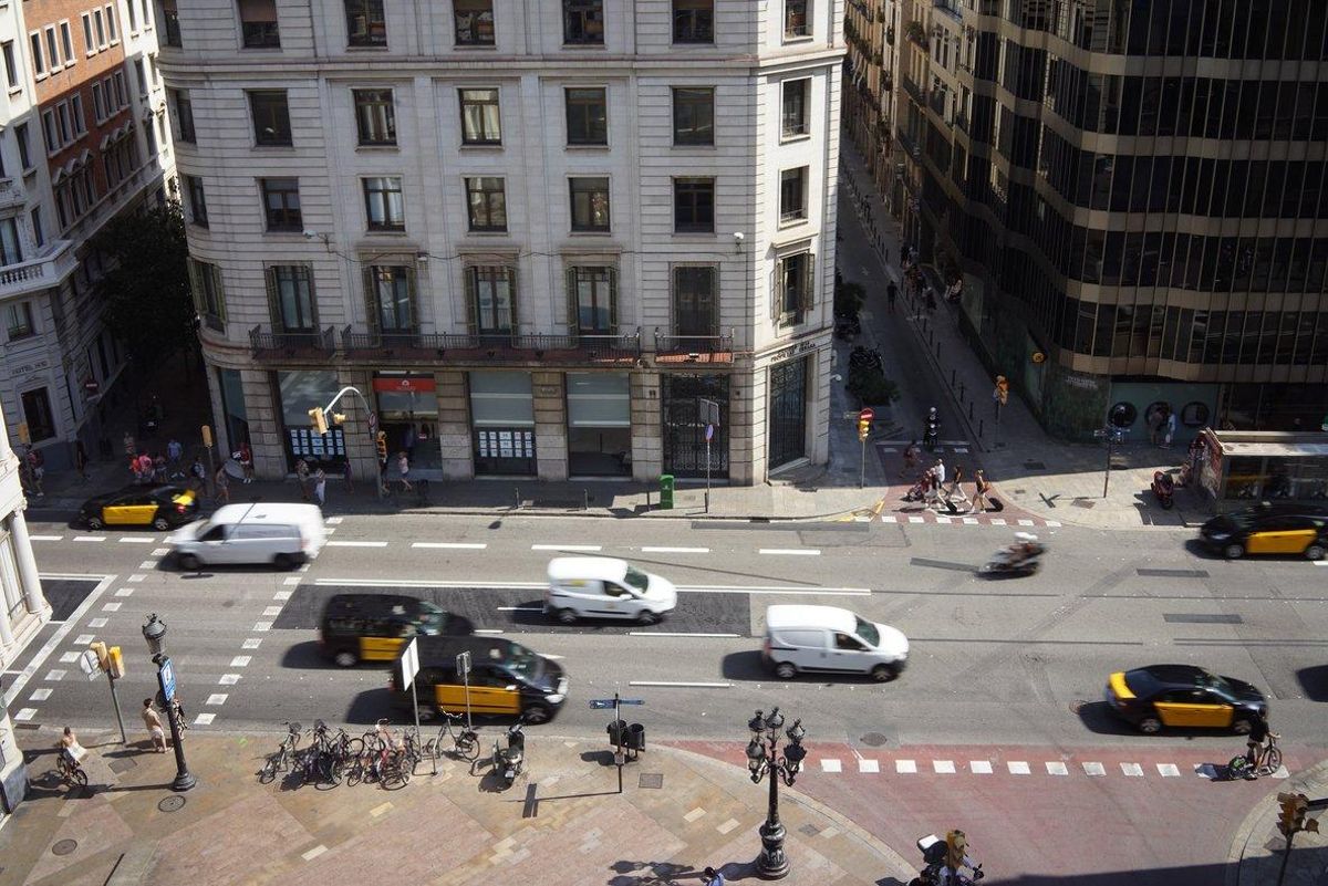 El embajador de Afganistán en España, residente en Madrid, sufrió este domingo por la noche un robo violento en Barcelona. El embajador de Afganistán en España, residente en Madrid, sufrió este domingo por la noche un robo violento en Barcelona.