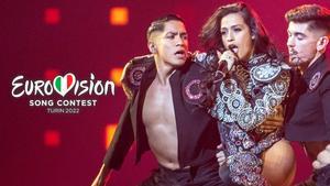 Chanel junto a Exon Arcos y Pol Solo en el escenario de Eurovisión 2022.