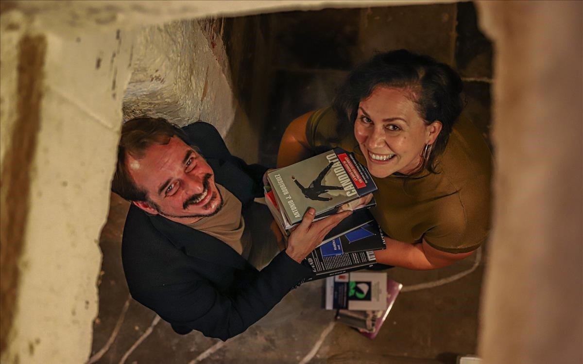 Sergio Lledó y Azra Ibrahimovic que acaban de abrir una libreria en el antiguo local de Negra y Criminal.