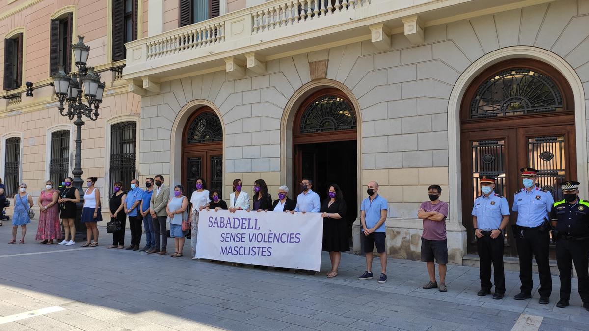 Concentración en Sabadell en repulsa por el crimen machista.