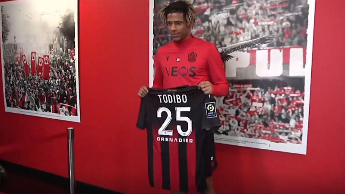 Todibo, en su presentación con el Niza. Todibo, en su presentación con el Niza.