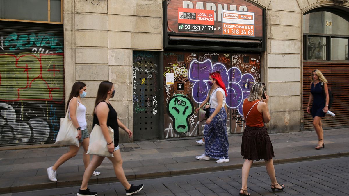 Uno de los muchos locales cerrados en la calle de Ferran. Uno de los muchos locales cerrados en la calle de Ferran.