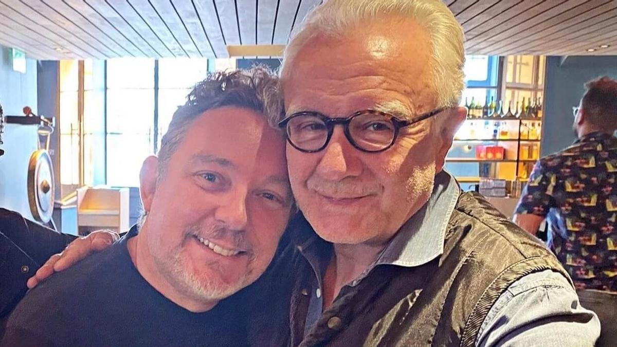 Albert Adrià y Alain Ducasse, en una foto colgada por el chef francés en Instagram para anunciar su inminente proyecto conjunto en París. Albert Adrià y Alain Ducasse, en una foto colgada por el chef francés en Instagram para anunciar su inminente proyecto conjunto en París.
