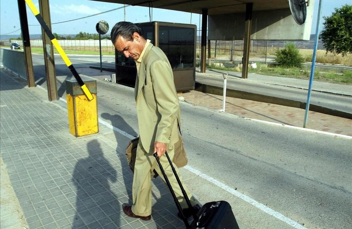 Mario Conde llega a la cárcel de Alcalá-Meco tras disfrutar de un permiso carcelario, en julio del 2004. Mario Conde llega a la cárcel de Alcalá-Meco tras disfrutar de un permiso carcelario, en julio del 2004.
