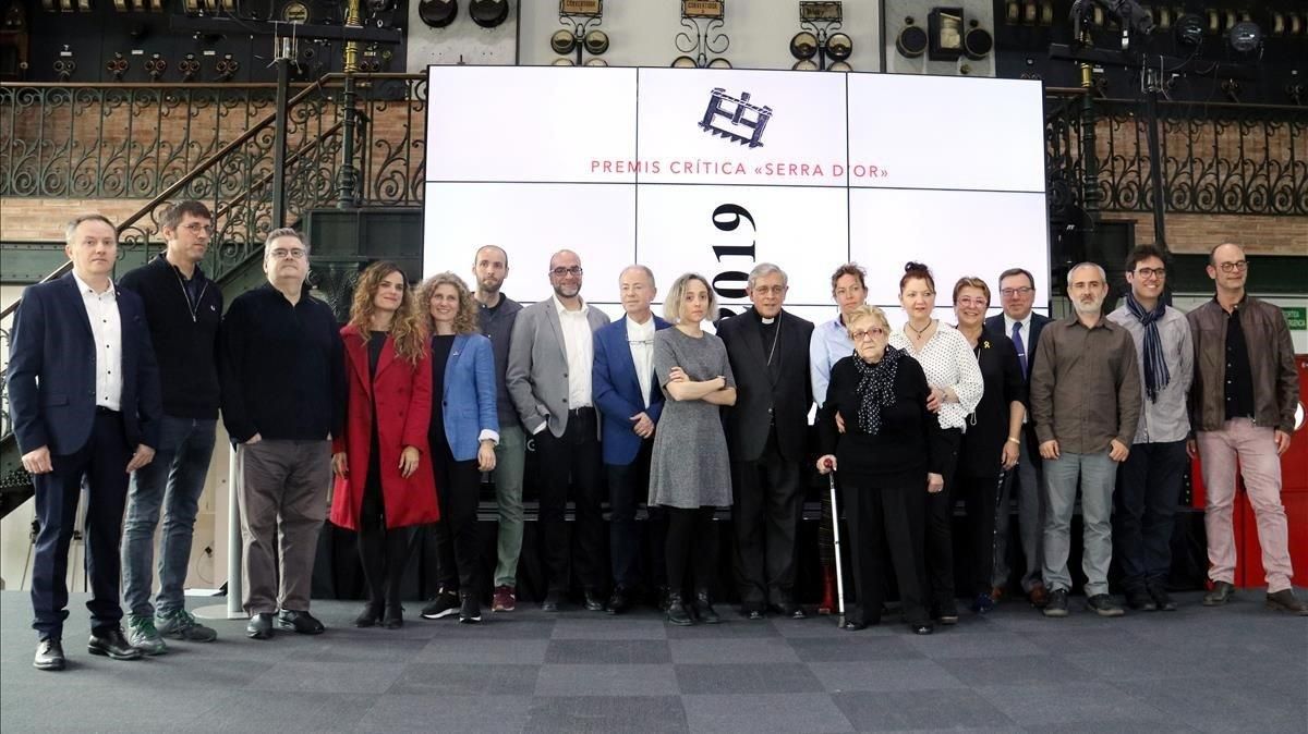 Foto de familia de los galardonados con los Premis Crítica Serra d’Or, ayer. Foto de familia de los galardonados con los Premis Crítica Serra d’Or, ayer.