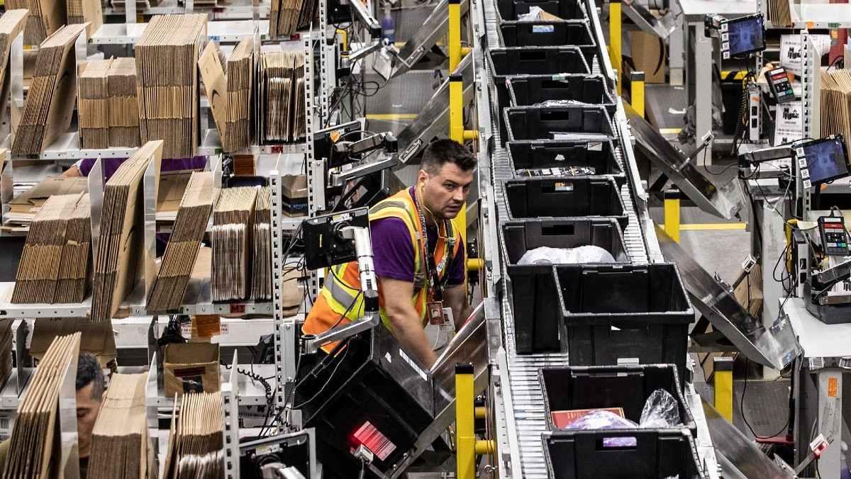 Treball proposa una multa de 5,8 milions a Amazon i algunes empreses subcontractades per cessió il·legal de treballadors
