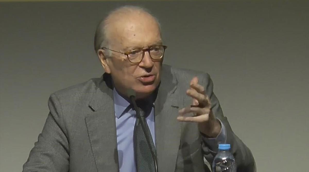 Nicolás Sartorius, durante su conferencia en el ciclo ’La pell de brau’, en L’Hospitalet de Llobregat.