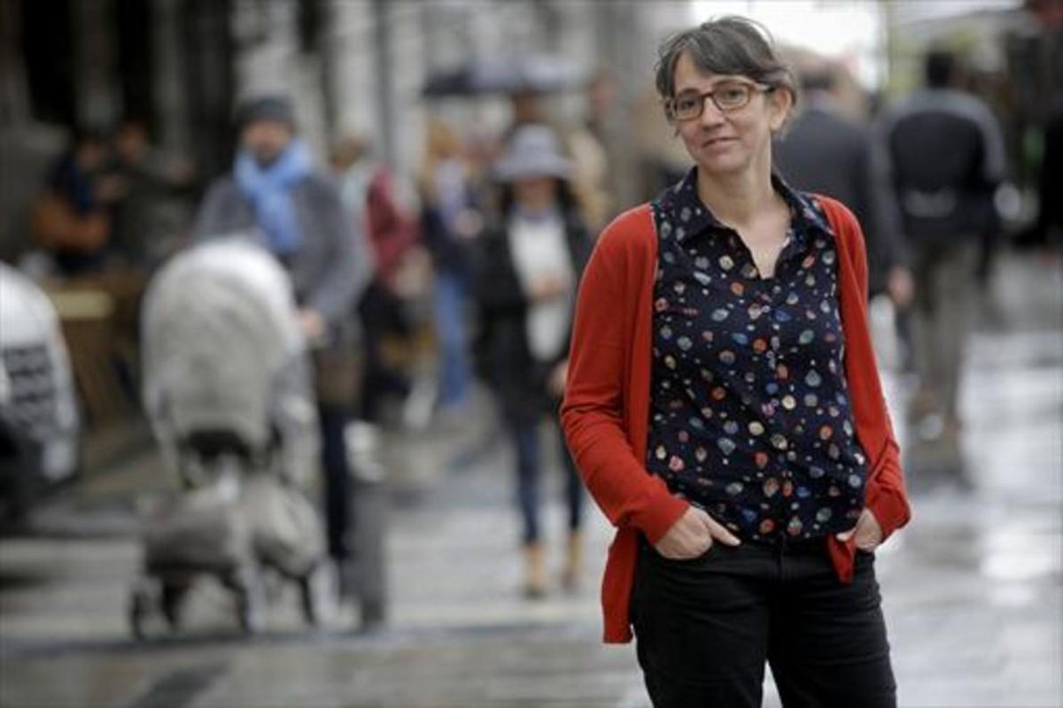 La filósofa Carolina del Olmo,en las cercanías del Círculo de Bellas Artes, el pasado jueves. La filósofa Carolina del Olmo,en las cercanías del Círculo de Bellas Artes, el pasado jueves.