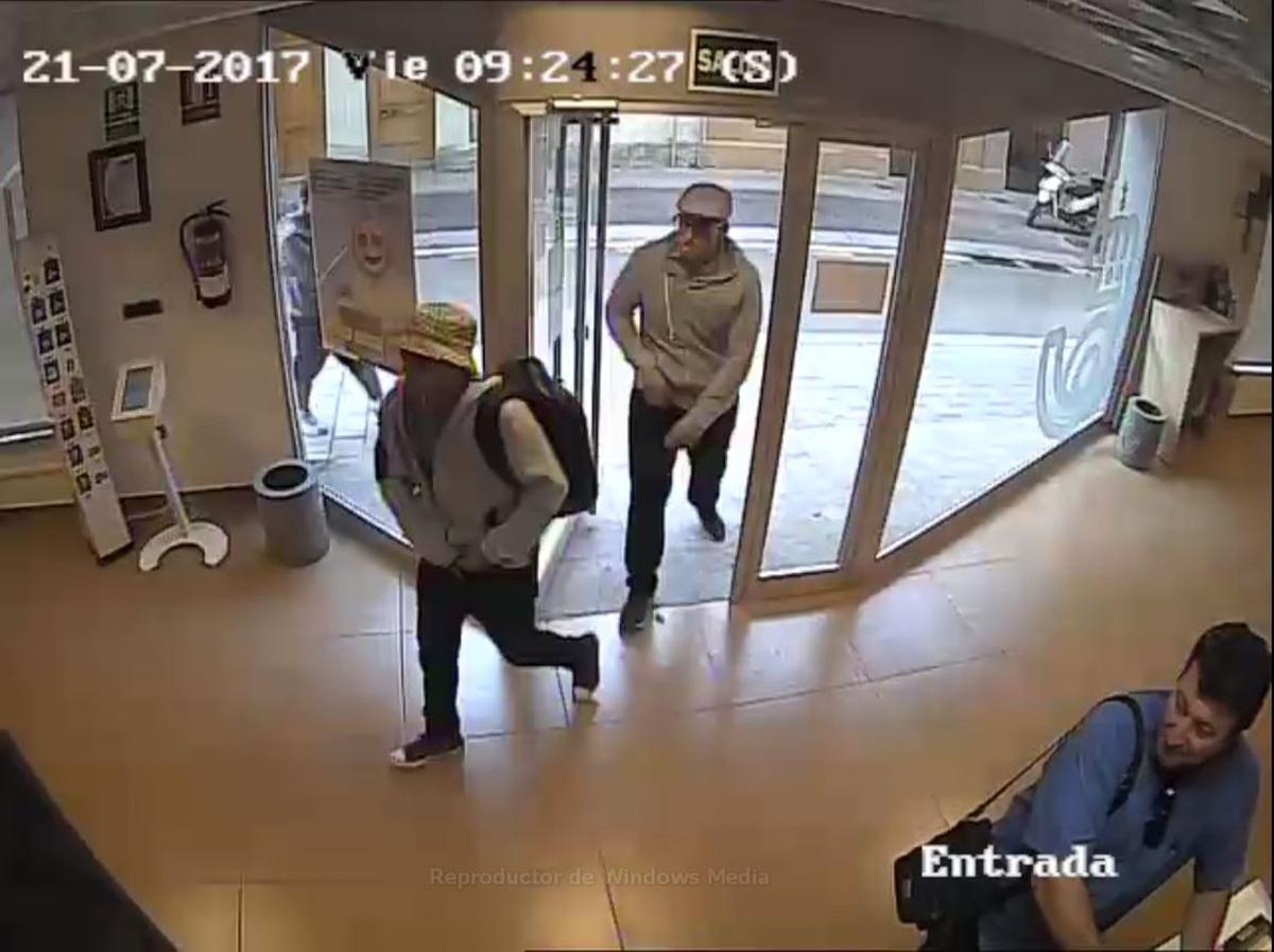 Així ha sigut l'atracament a una oficina de Correus a Sant Joan Despi
