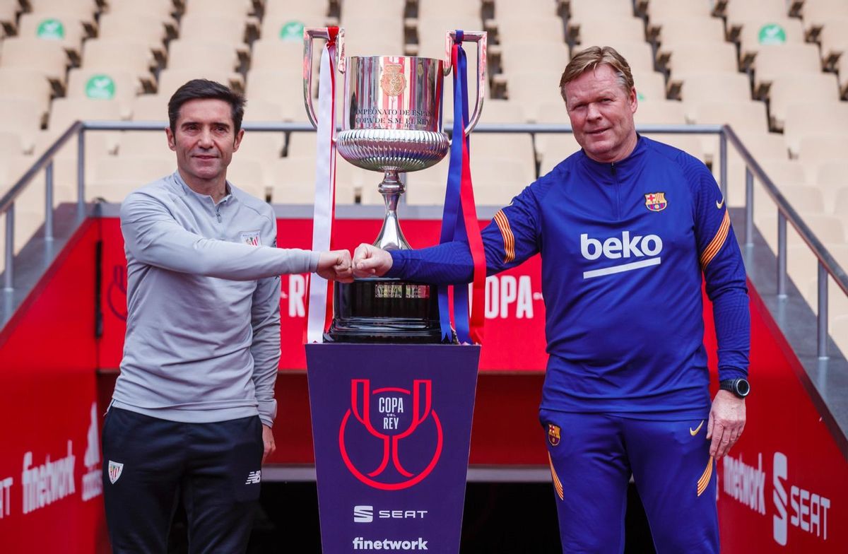 Marcelino y Koeman se saludan ante el trofeo de la Copa del Rey en La Cartuja de Sevilla. Marcelino y Koeman se saludan ante el trofeo de la Copa del Rey en La Cartuja de Sevilla.