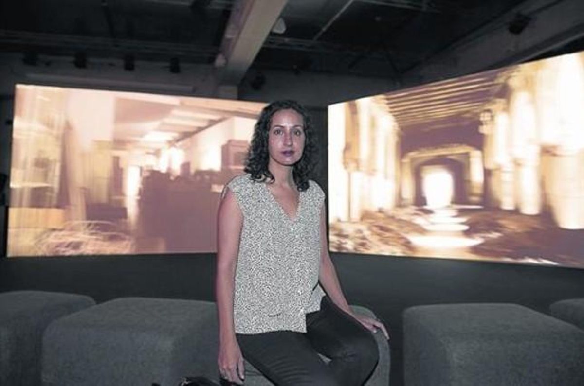 Protagonista 8 Mariam Ghani, ayer en el CCCB junto a su pieza ’A brief history of collapses’. Protagonista 8 Mariam Ghani, ayer en el CCCB junto a su pieza ’A brief history of collapses’.