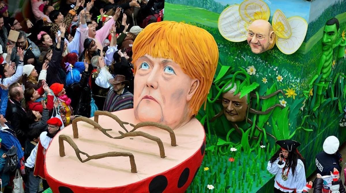 Una carroza que representa a Merkel y a Schulz, en el carnaval de Colonia.