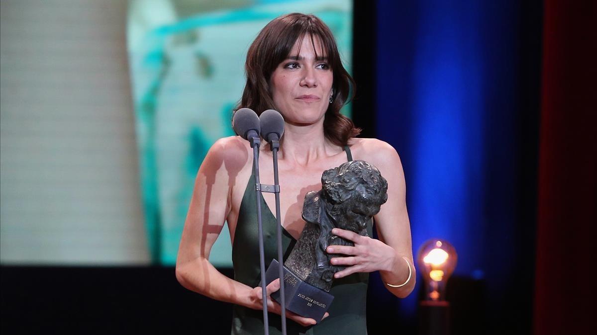 Premios Goya 2018. Bruna Cusí recibe el premio a la mejor actriz revelación por  Estiu1993 .