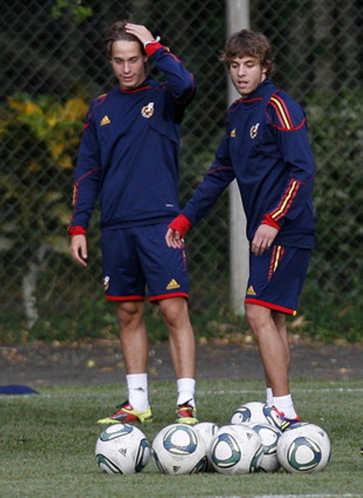 Sergi Roberto, a la derecha, en un entrenamiento con la selección española sub 20.