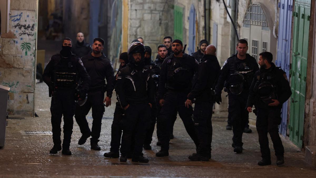 Agentes de la Policía de Israel patrullan las calles de Jerusalén.