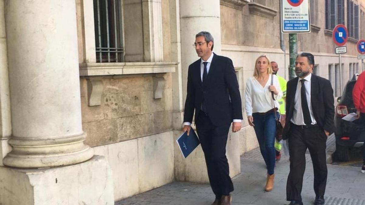 La jueza procesa a ocho personas por el fraude de las falsas intoxicaciones de turistas en Mallorca
