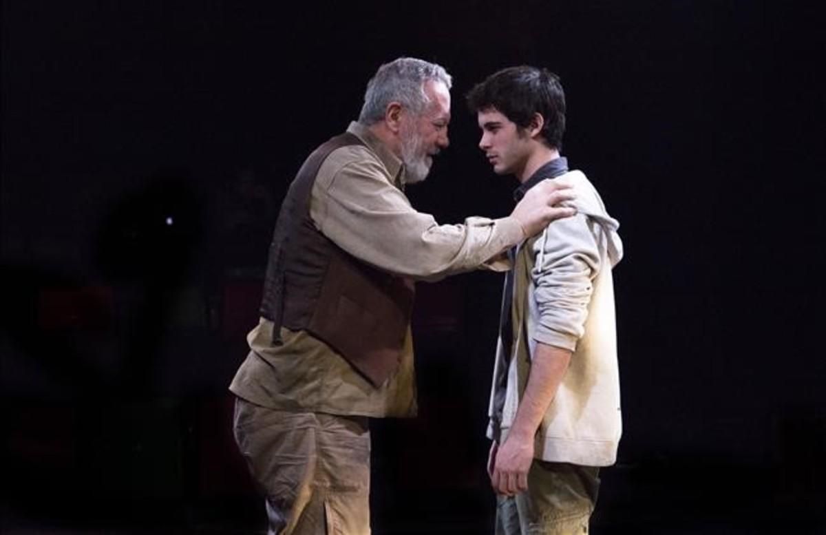 Julio Alonso y David Solans en ’A cada rey su merecido’ (Versus Teatre). Julio Alonso y David Solans en ’A cada rey su merecido’ (Versus Teatre).