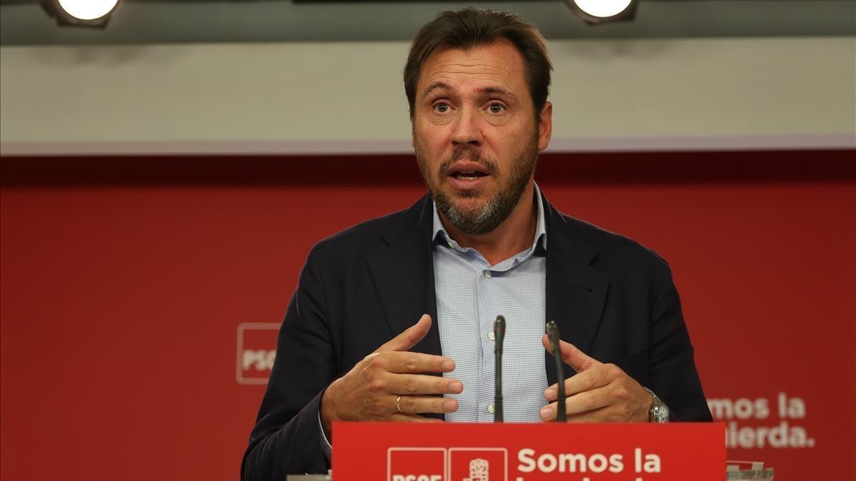 El PSOE denuncia el tuitaire Alvise per calúmnies contra Óscar Puente
