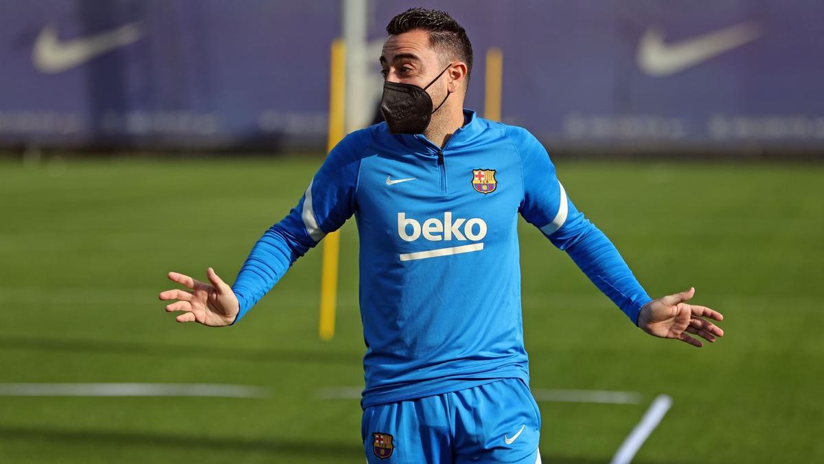 Xavi, participando en la sesión matinal del Barça de este miércoles.